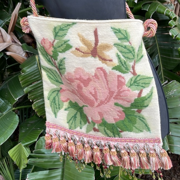antique crewel work floral fringe bag - Picture 3 of 11